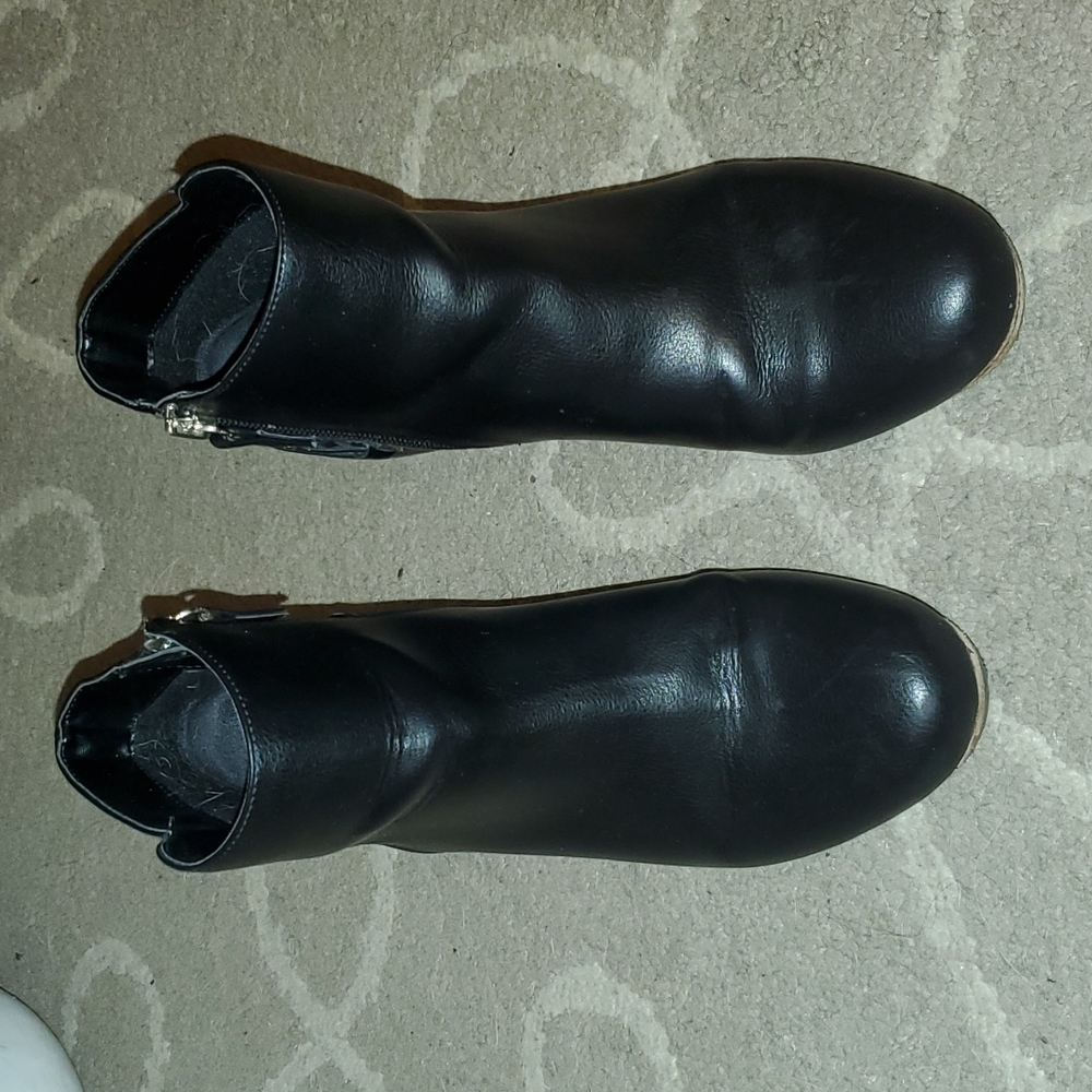 Dr. Scholl's Black Ankle Booties with Sleek Design
